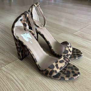 Bella Marie Animal Print Suede Block Heels Women’s 8.5